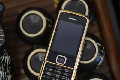 Điện thoại Nokia 8800E Rose Gold điểm đá (da đen) phiên bản rồng