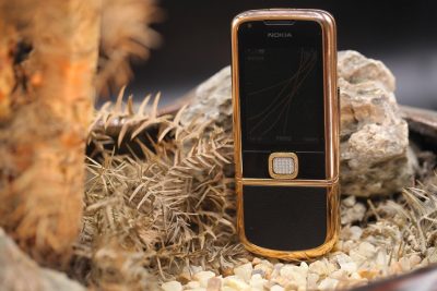 Điện thoại Nokia 8800E Rose Gold đính đá (da đen)