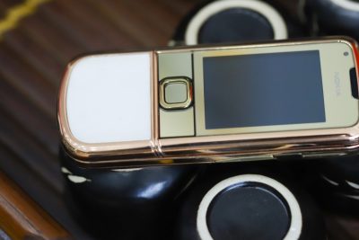 Điện thoại Nokia 8800E Rose Gold (da trắng)
