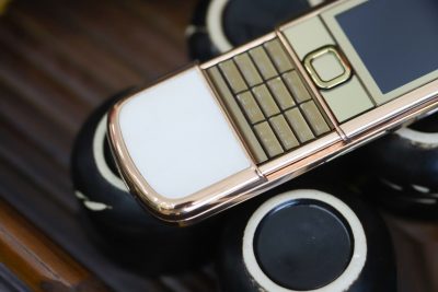 Điện thoại Nokia 8800E Rose Gold (da trắng)