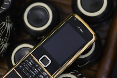 Điện thoại Nokia 8800E Rose Gold điểm đá (da đen)