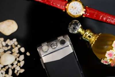 Điện thoại Vertu Constellation Ayxta nắp gập da bê đen