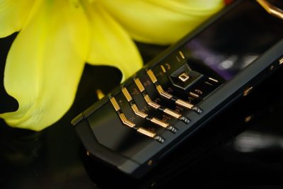 Điện thoại Vertu Signature S Balck Điểm Vàng