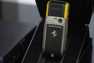 Điện Thoại Vertu Ascent Ti Ferrari Da Vàng