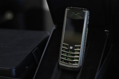 Điện thoại Vertu Ascent X Titanium Carbon Fibre Black And Green