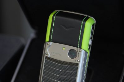 Điện thoại Vertu Ascent X Titanium Carbon Fibre Black And Green