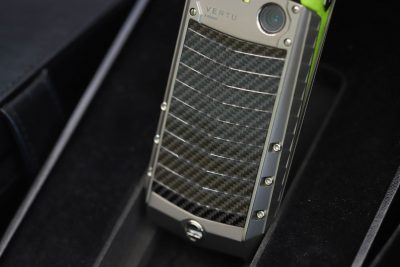 Điện thoại Vertu Ascent X Titanium Carbon Fibre Black And Green