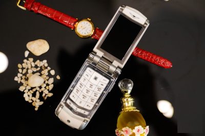 Điện thoại Vertu Constellation Ayxta Pure White Diamond Rain nắp gập