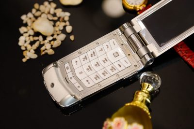 Điện thoại Vertu Constellation Ayxta Pure White Diamond Rain nắp gập