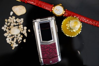 Điện thoại Vertu Constellation Ayxta Da Cá Sấu (Màu Hồng)