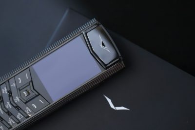 Điện thoại Vertu Signature S Clous De Paris Black lướt đẹp