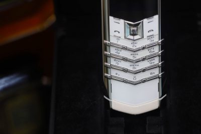 Điện thoại Vertu Signature S Pure White trắng ngọc nguyên bản