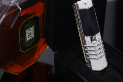 Điện thoại Vertu Signature S Pure White trắng ngọc nguyên bản