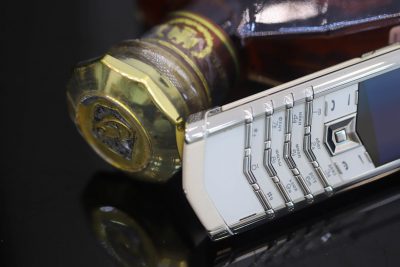 Điện thoại Vertu Signature S Pure White trắng ngọc nguyên bản