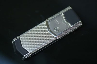 Điện thoại Vertu Signature S Clous De Paris lướt đẹp