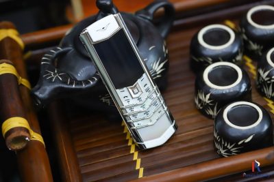 Nên mua điện thoại Vertu Signature S cũ hay Vertu Aster P cũ?