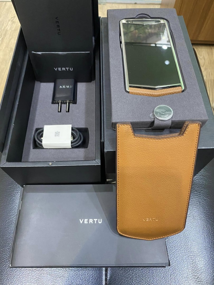 Vertu Aster P Brown (5)