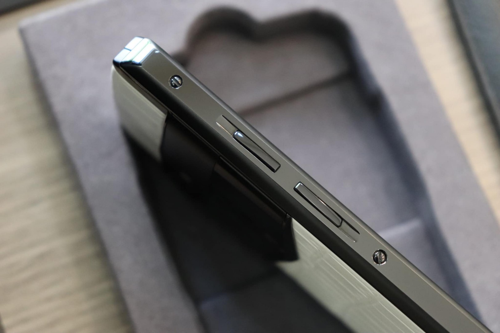 Vertu Aster P Moon White (3)