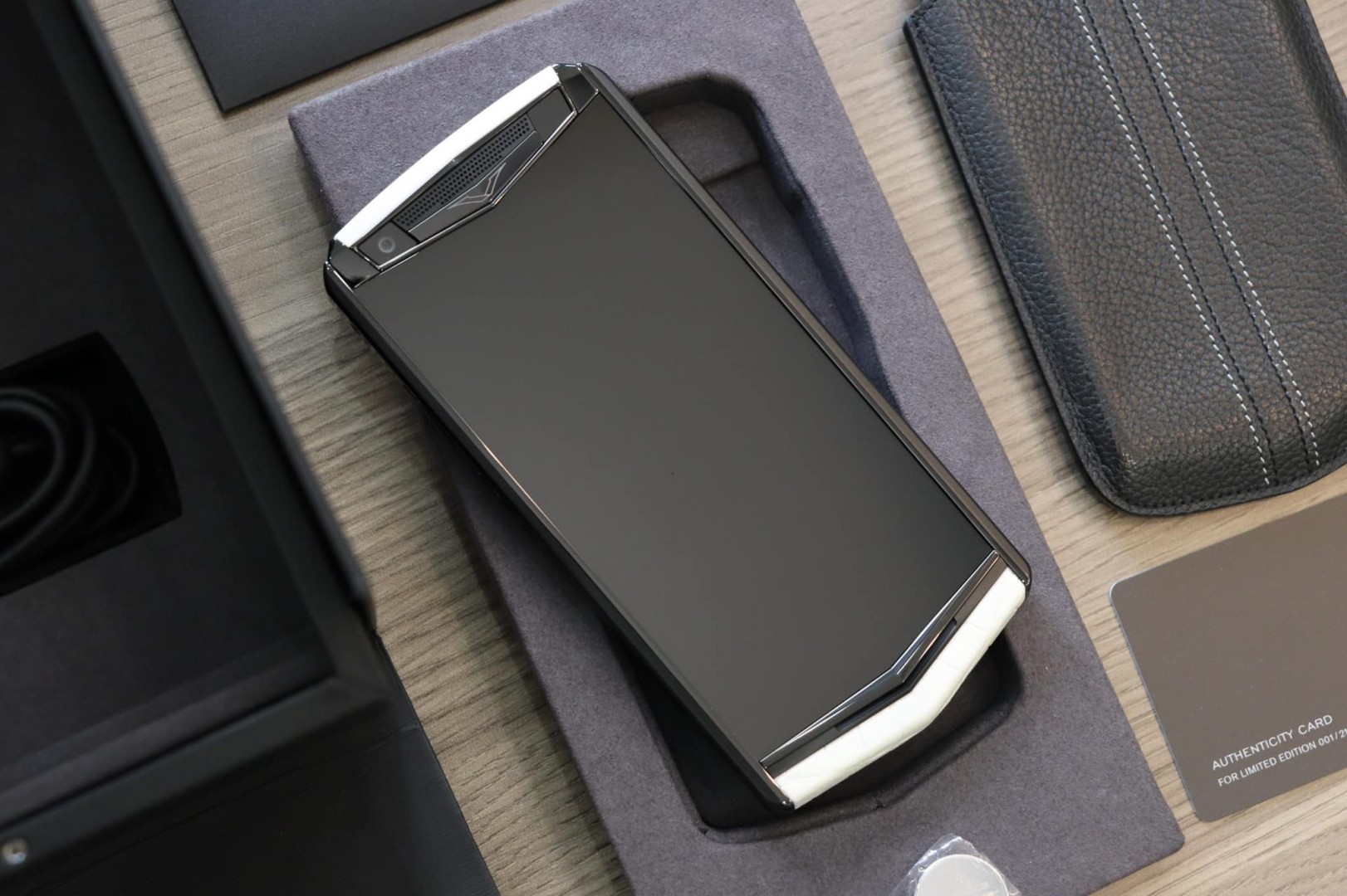 Vertu Aster P Moon White (4)