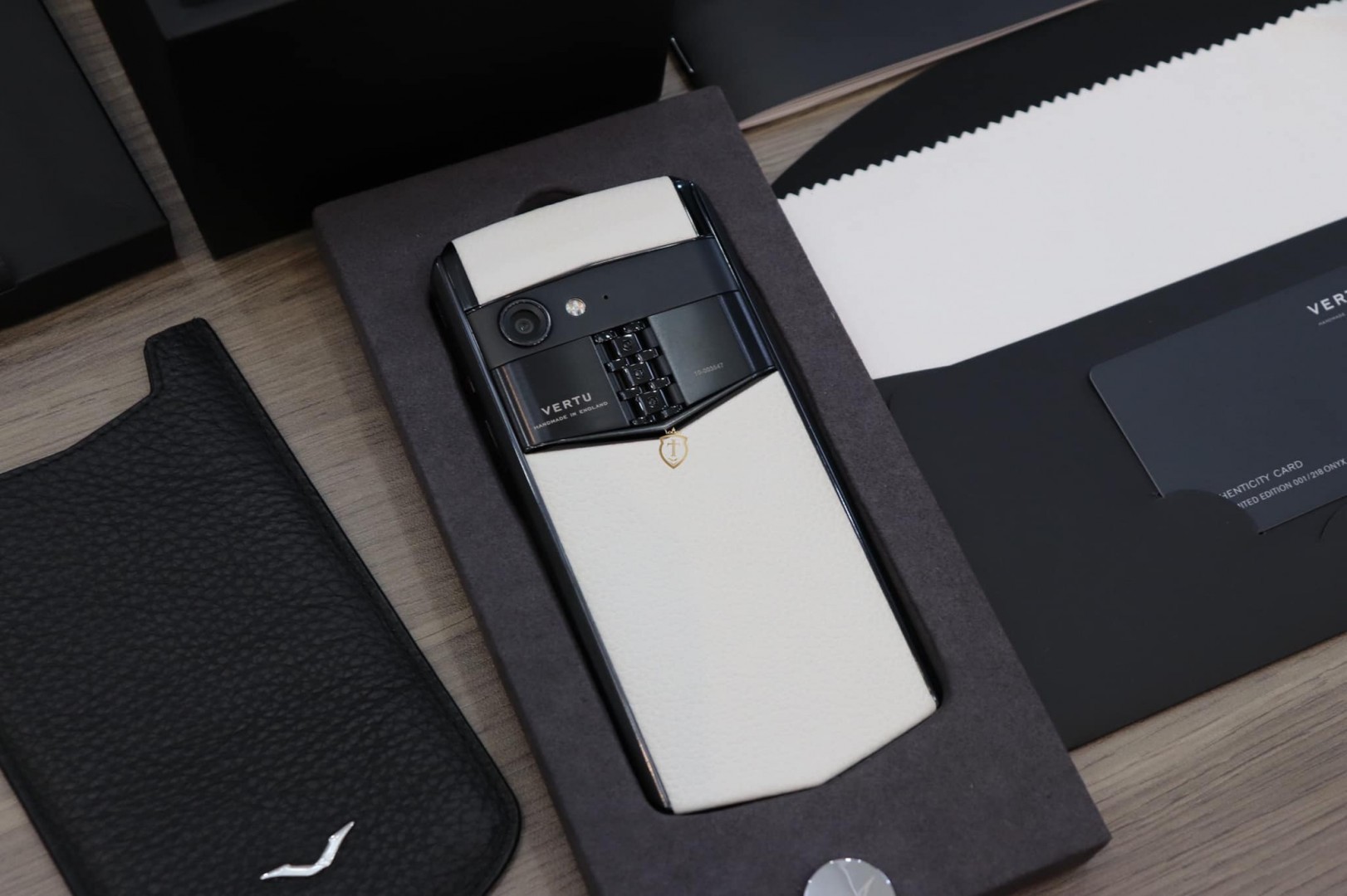 Vertu Aster P Moon White (7)