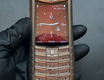 Màn hình Vertu Ascent Ti cao cấp