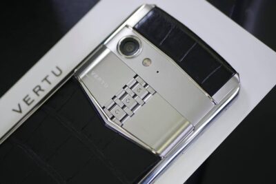 Điện thoại Aster P Da cá sấu đen like new 99%