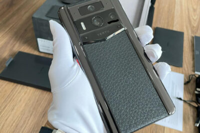 Điện thoại METAVERTU 2 Generation da bê đen 99% chính hãng