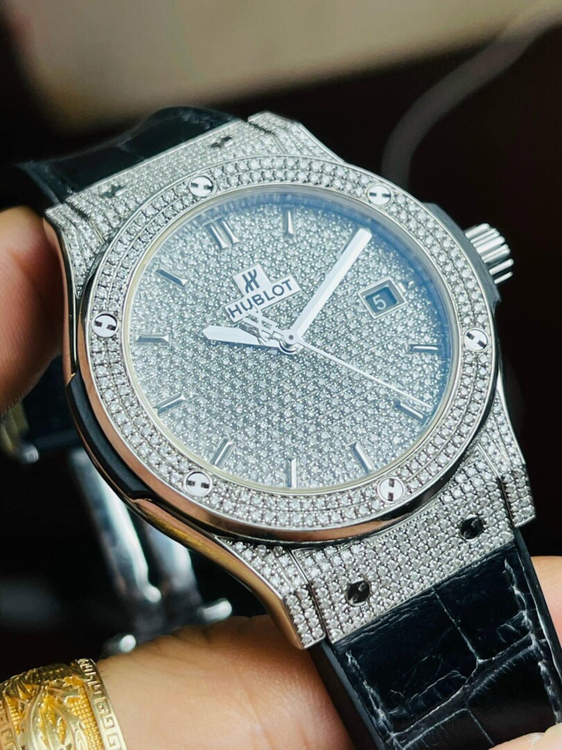 Đồng Hồ Hublot Classic Fusion Full Diamonds 33mm 2