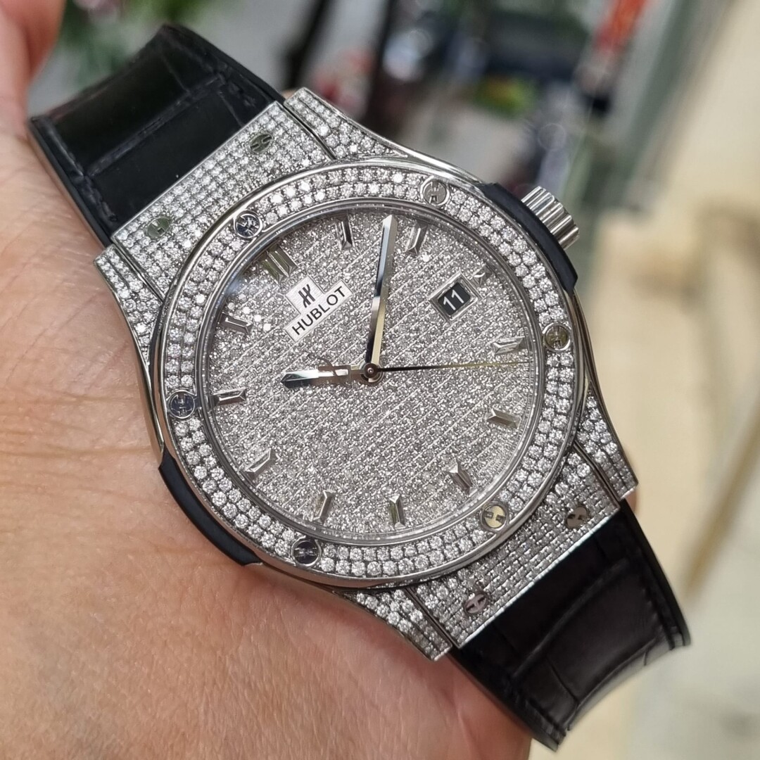 Đồng Hồ Hublot Classic Fusion Full Diamonds 33mm 3