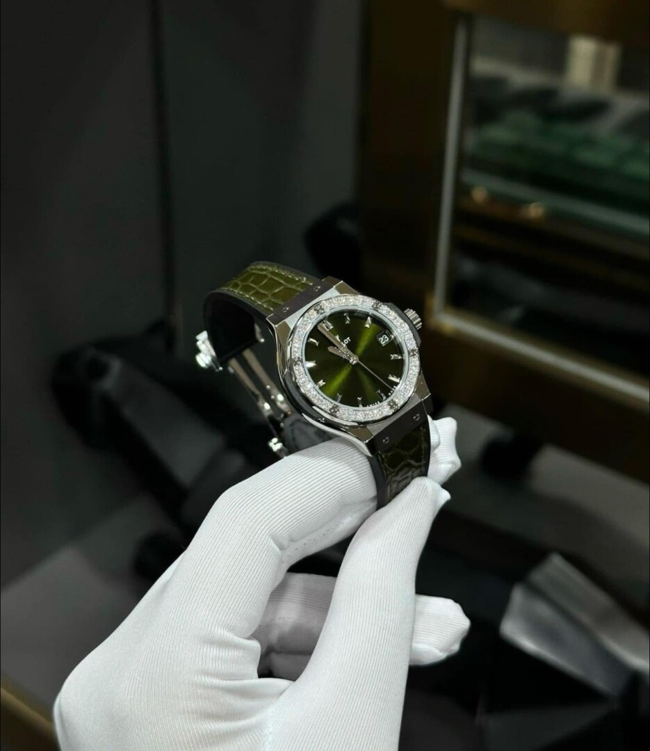 Đồng Hồ Hublot Classic Fusion Green Benzel Custom Diamonds 33mm 3