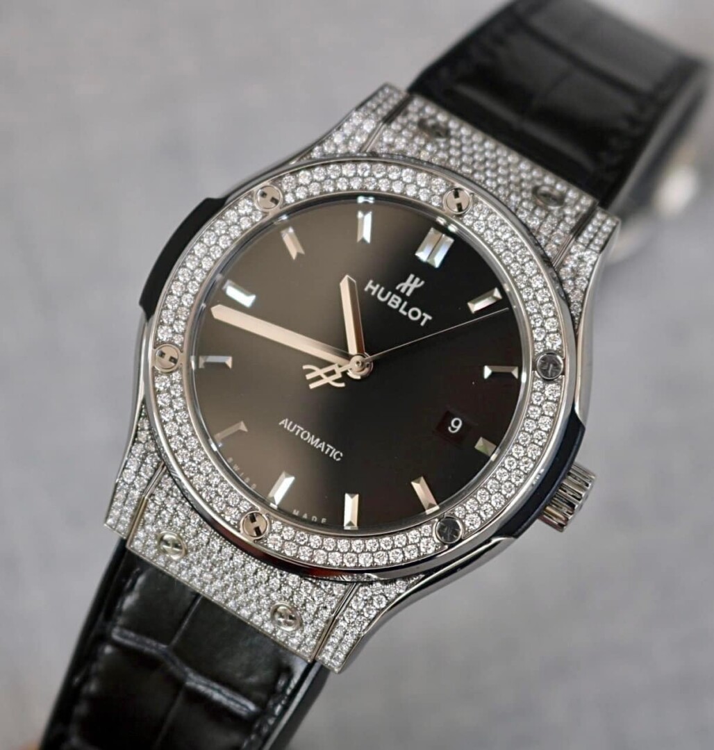 Đồng Hồ Hublot Classic Fusion Titanium Diamonds 38mm 4