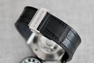 Đồng Hồ Hublot Classic Fusion Titanium Full Pave Automatic 38mm