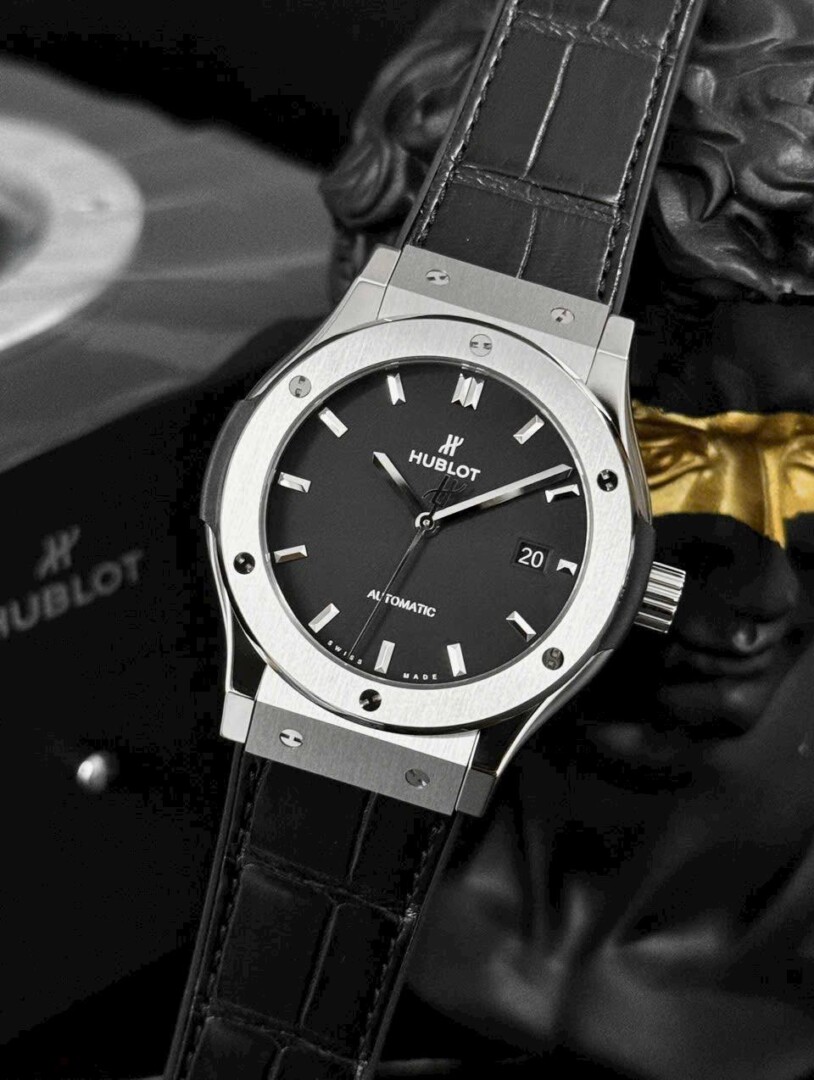 Đồng Hồ Hublot Classic Fusion Titanium Grey 42mm 2