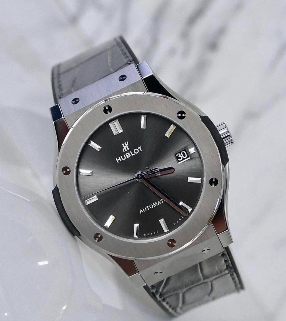 Đồng Hồ Hublot Classic Fusion Titanium Grey 42mm 3