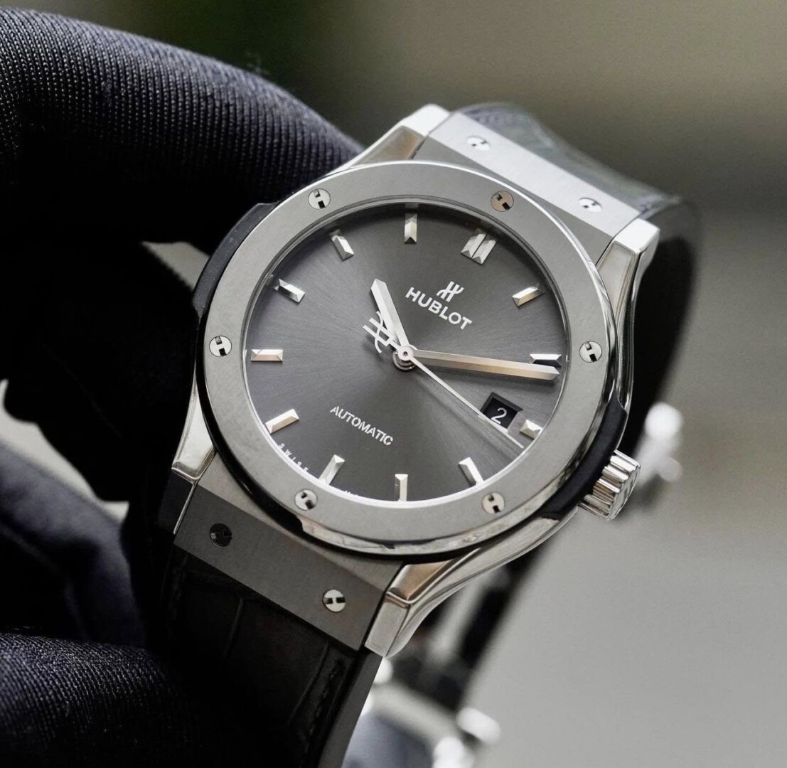 Đồng Hồ Hublot Classic Fusion Titanium Grey 42mm 4