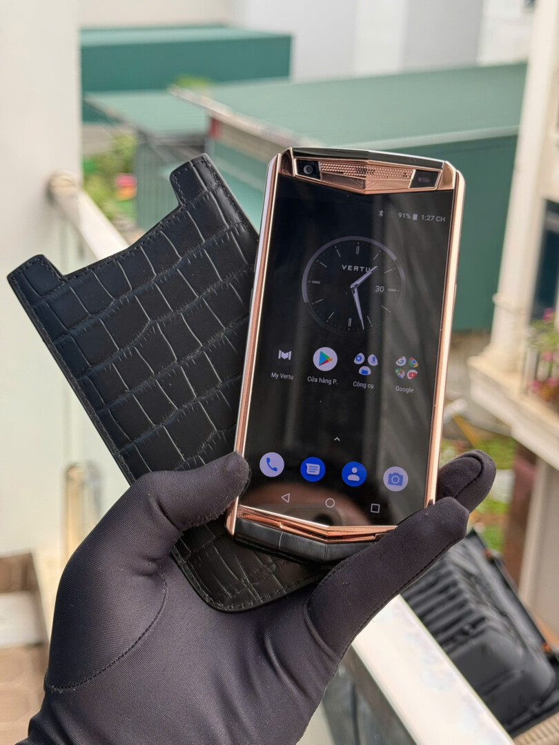 Vertu Aster P Mạ Vàng Da Cá Sấu đen (2)